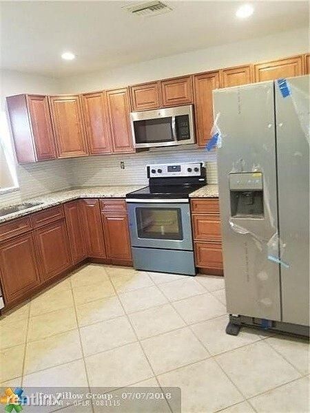 Primary Photo - 8200 SW 10th St