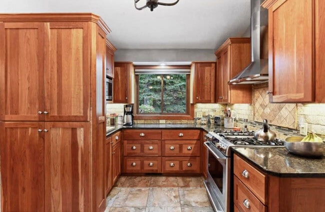 Building Photo - 6471 Bay Dr