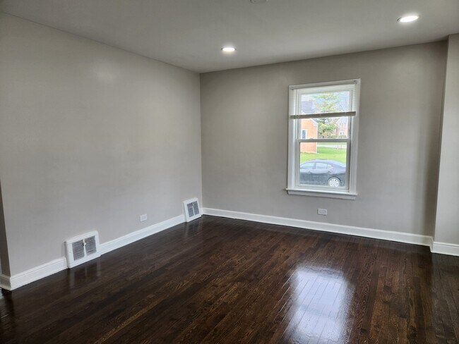 Foto del edificio - 14124 Manor Ave