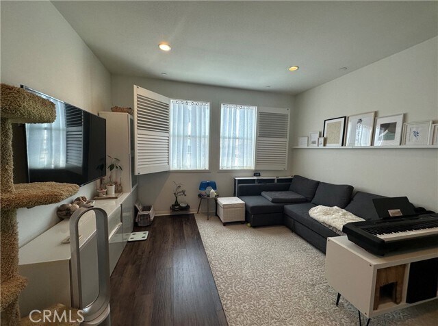 Foto del edificio - 15310 Jasmine Ln