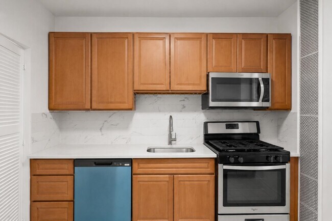 Foto del edificio - 6045 JFK Blvd E