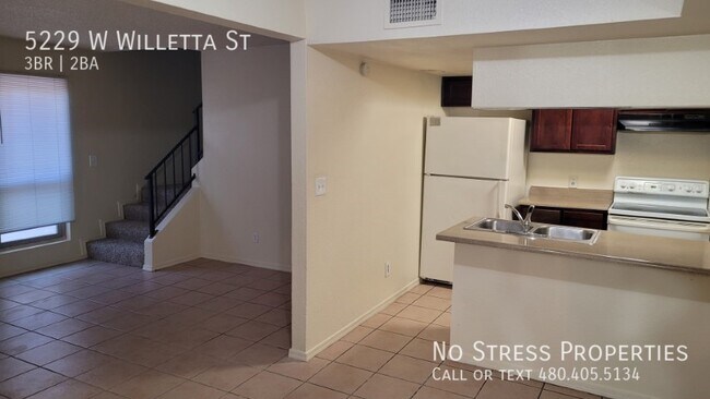 Building Photo - 3 Bedroom Town Home for Rent!