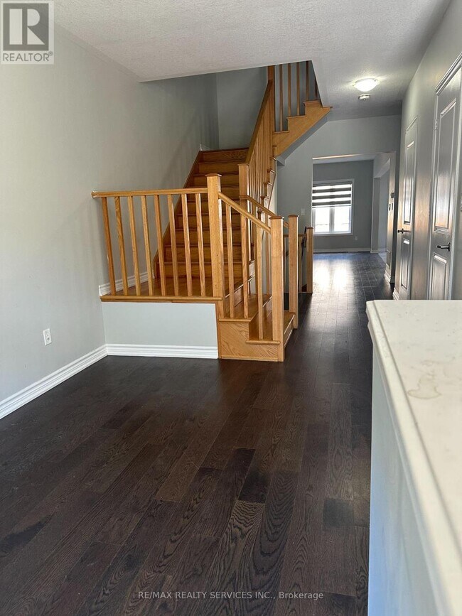 Building Photo - 5 Hines St