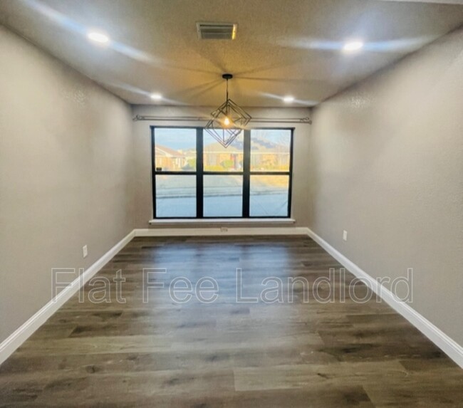Building Photo - 1036 Chimney Ct
