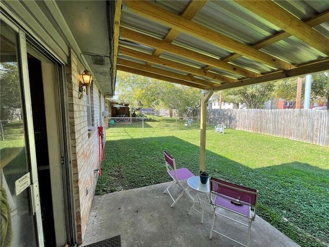 Foto del edificio - 1527 Hillside Dr