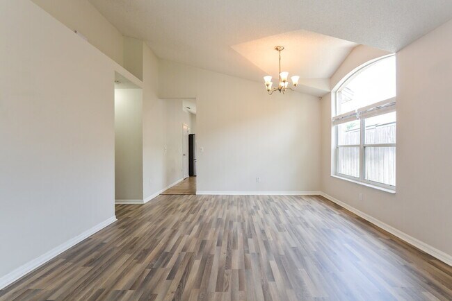 Building Photo - 539 Freeman St