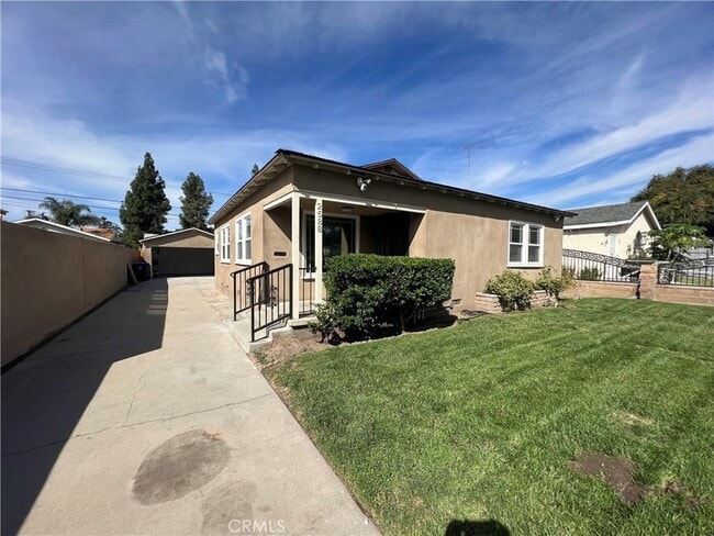 Photo - 2588 Genevieve St N House