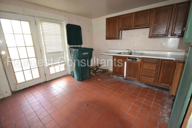 Building Photo - 8465 Anthony Wayne Ave