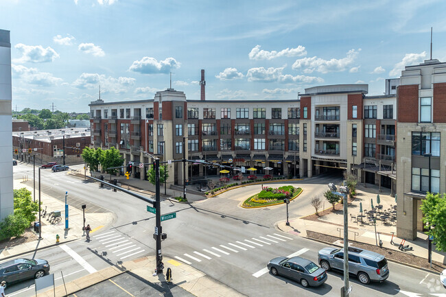 Building Photo - Centercourt Condominiums