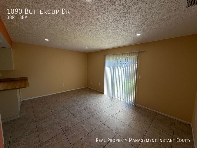 Foto del edificio - 1090 Buttercup Dr