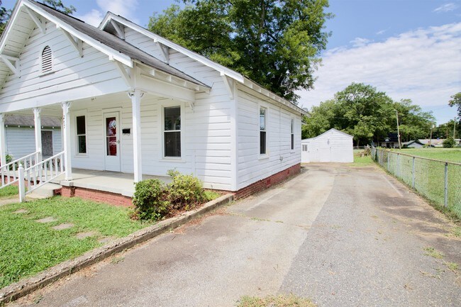 Building Photo - 267 W Fremont Ave