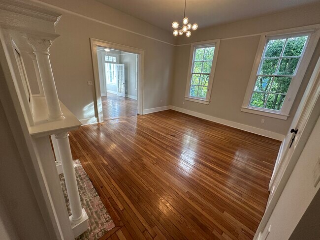 Comedor - 5520 Loyola Ave