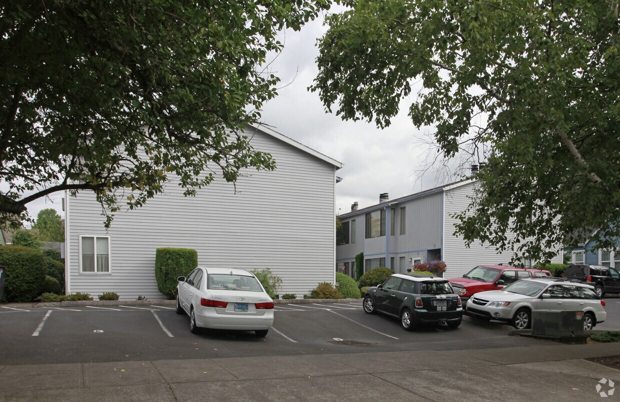 Primary Photo - 1625 SE Nehalem St
