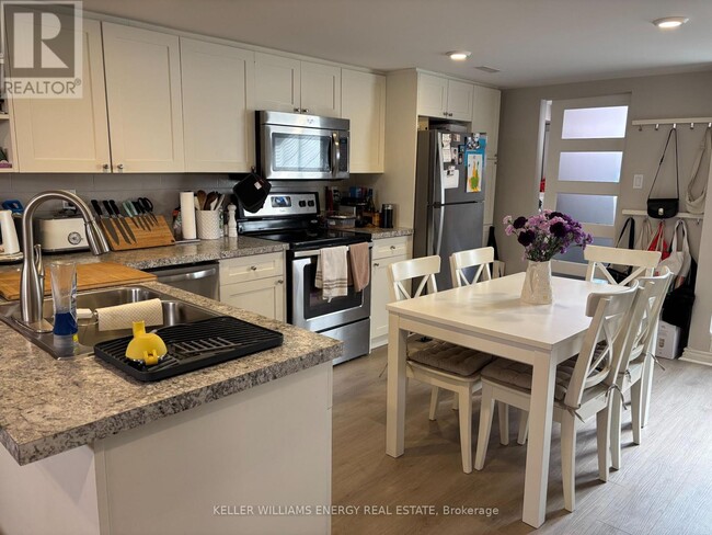 Building Photo - 168 Riverside Dr N