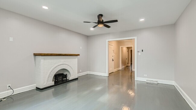 Building Photo - 6724 N Rockwell St