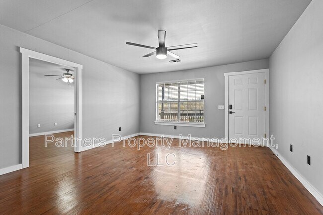Building Photo - 825 N Leverett Ave