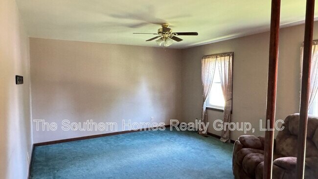 Building Photo - 1305 Ridgeway Cir