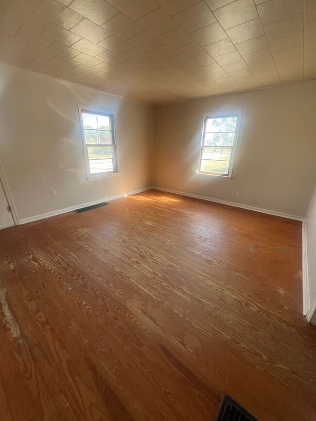 Building Photo - Athens - 2 Bedroom 1 Bath