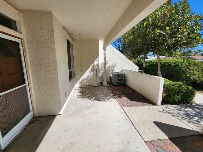 Foto del edificio - Mira Mesa - Canyon Bluff Complex - 2 Bed 2...