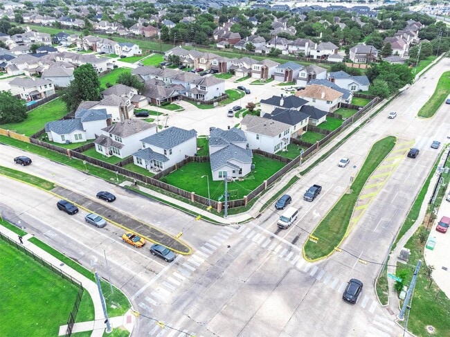 Foto del edificio - 14925 Gray Ridge Ln