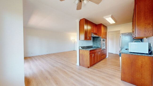 Building Photo - Beautiful 2 Bedroom Condo In Oakland!