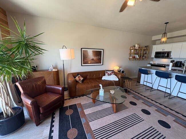 Foto del edificio - Modern Townhome with STUNNING Views in West MHK