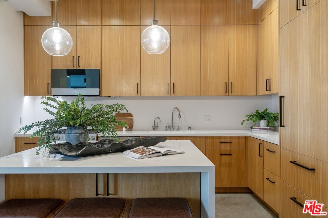 Foto principal - 849 S Broadway