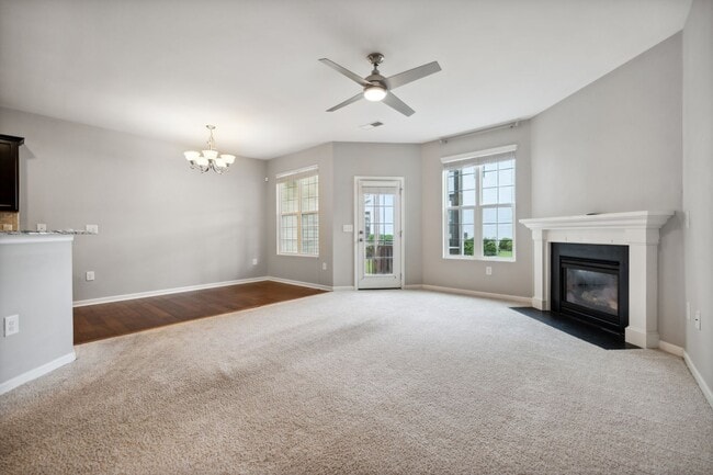 Building Photo - *Price Just Reduced!* Cozy Three Bedroom T...