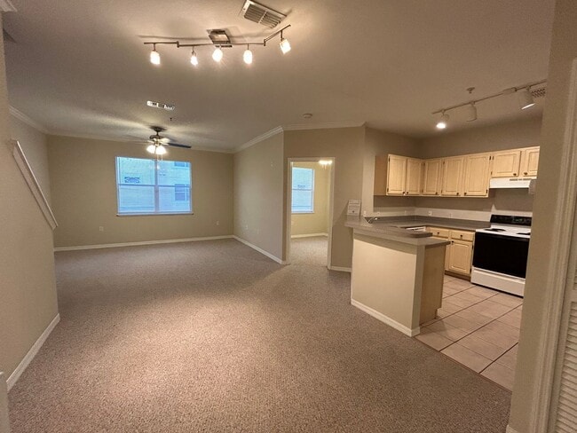 Building Photo - Beautiful 2BD/2BA Visconti Townhome with 2...