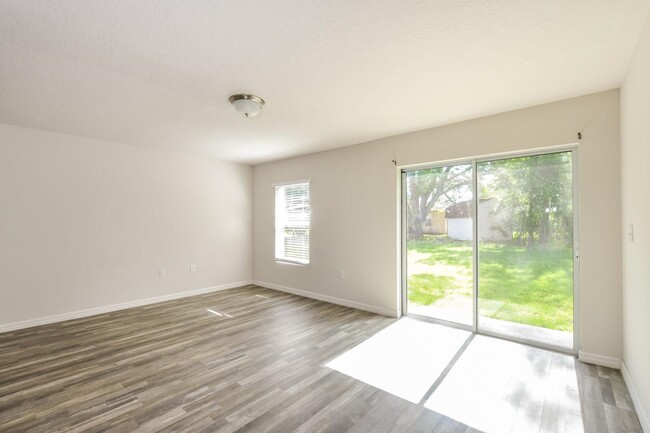Building Photo - 28 Pitt Ln