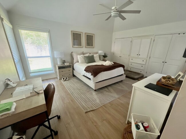 Foto del edificio - 1303 Bayou Woods Dr