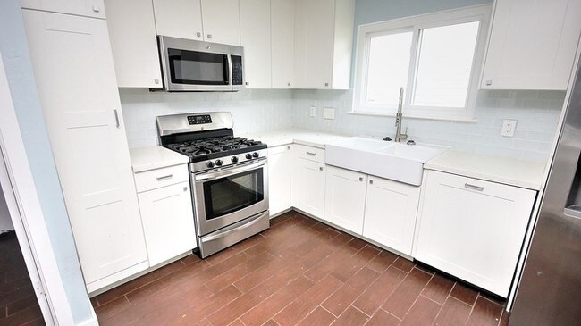 Building Photo - Beautiful remodel in Milwood