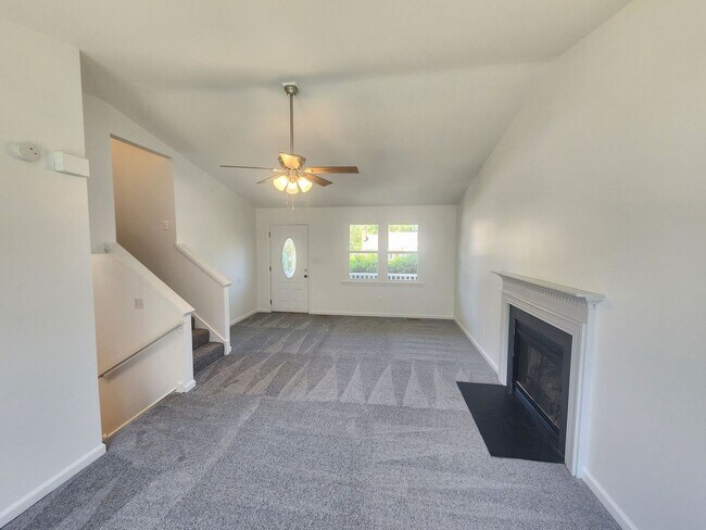 Foto del edificio - 4 bedroom house in Prince George