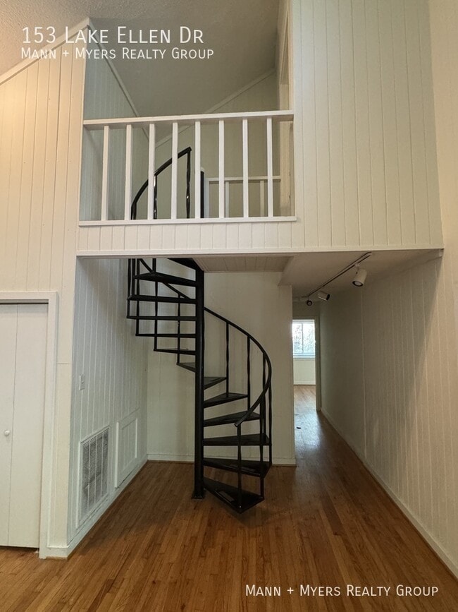 Photo - 153 Lake Ellen Dr- House