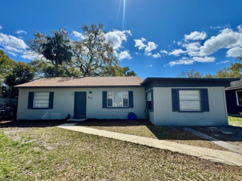 4 Bedroom, 2 Bath House with Huge Fenced Yard, ALL Tile Floors! - 4 Bedroom, 2 Bath House with Huge Fenced Yard, ALL Tile Floors!