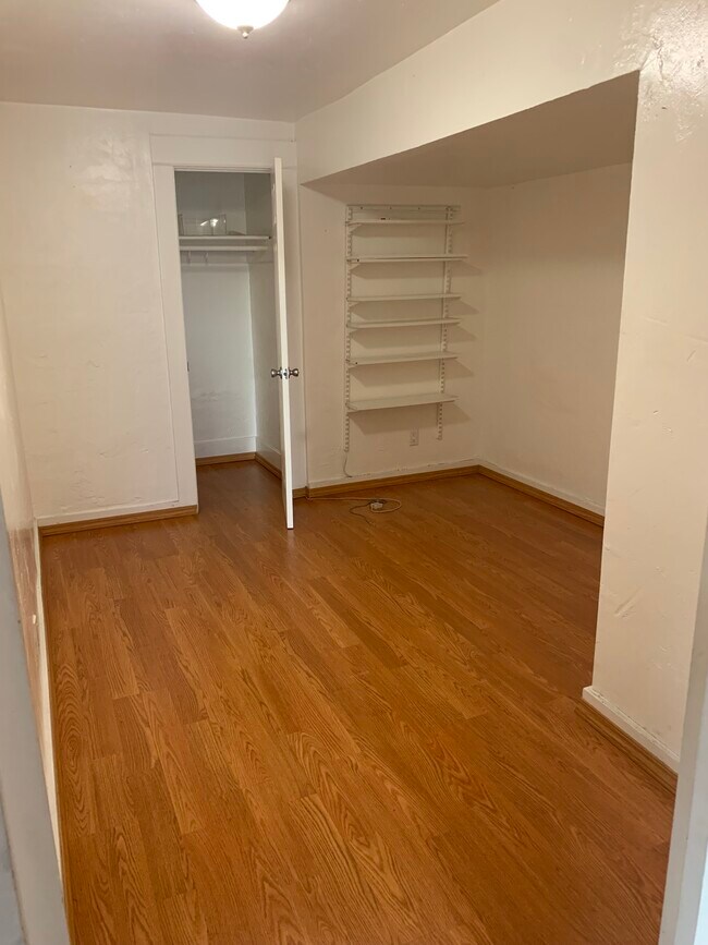 Bedroom - 1346 Bayview Dr