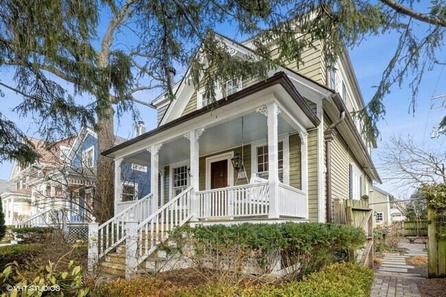 Building Photo - 761 Summit Ave