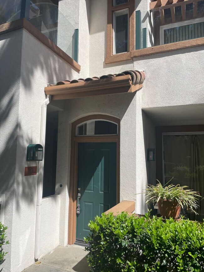 Foto del edificio - 2 Bedroom 2 Bath, Upper Unit Condo in the ...