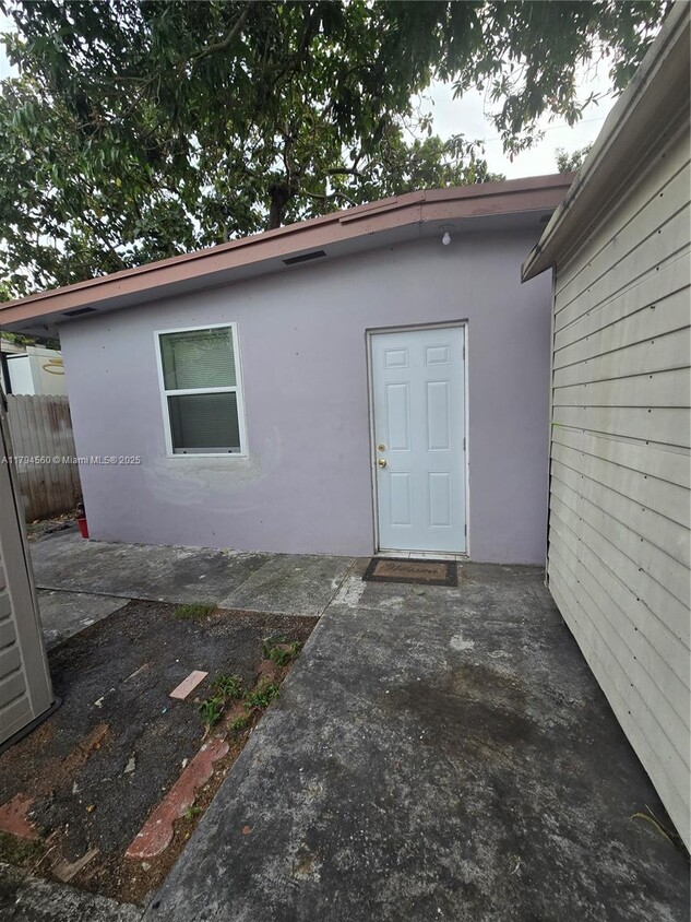 Foto principal - 3252 NW 102nd St