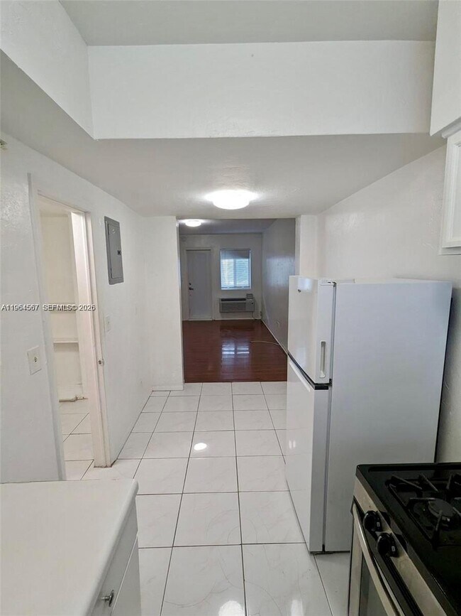 Foto del edificio - 220 Collins Ave