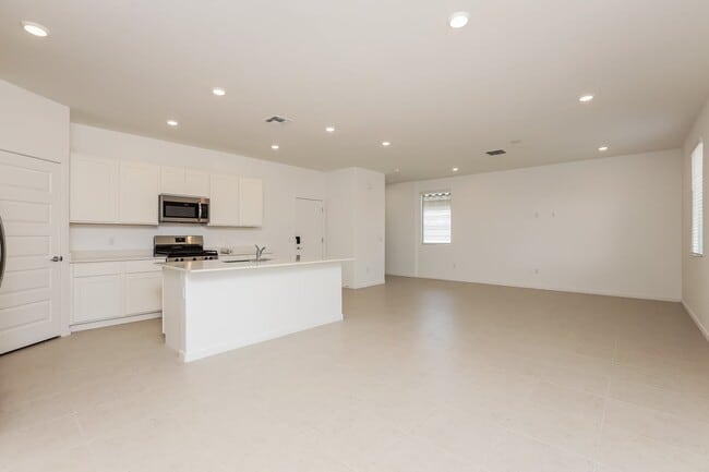 Building Photo - 7068 W Indian Clover Way