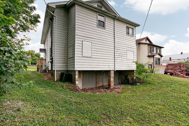 Foto del edificio - 104 Taylor Blvd