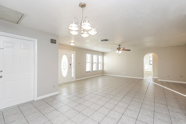 Foto del edificio - 1705 SE 8th Terrace