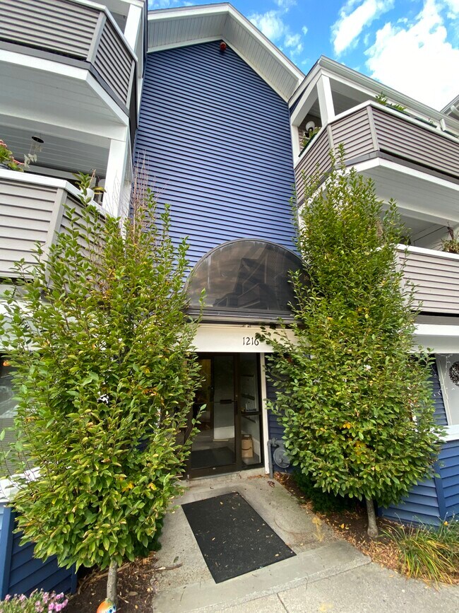 Building Photo - 1216 VFW Parkway