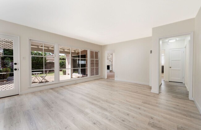 Foto del edificio - South of Conant 3 Bedroom, 2 Bathroom Home