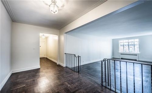 Building Photo - 270 W 24th St