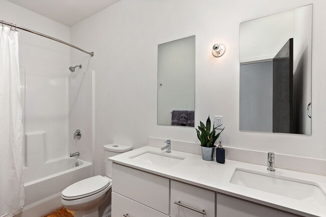 Building Photo - 1108 E 30th St