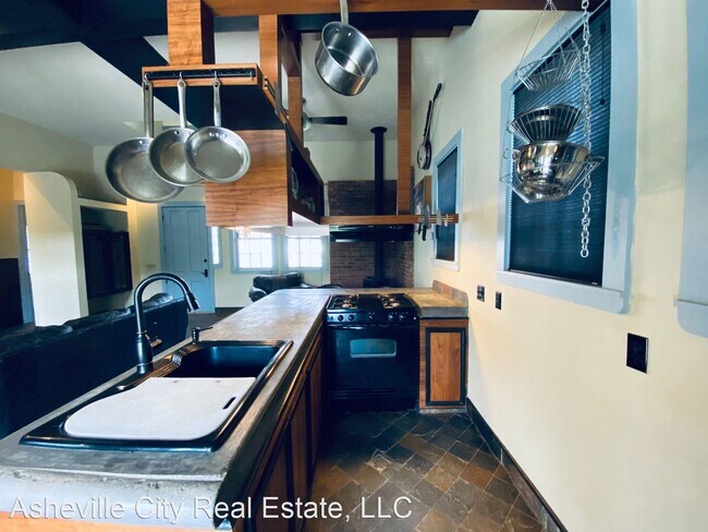 Building Photo - 3 br, 2 bath House - 1 Fairway Drive