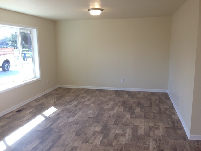 Foto del edificio - 3 bedroom, 2 bathroom Springfield Home ~ N...
