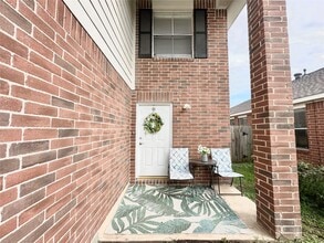 Building Photo - 8223 Golf Green Cir